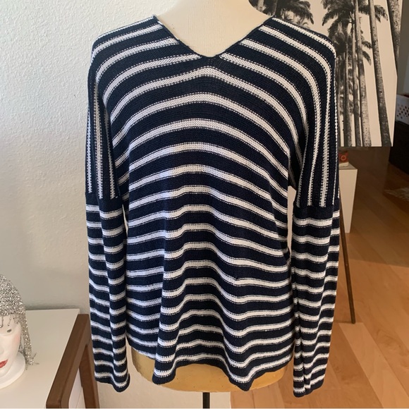 VINCE Navy and White Striped 100% Linen V-Neck Sweater.  Longsleeved.  Size M. - Picture 6 of 7